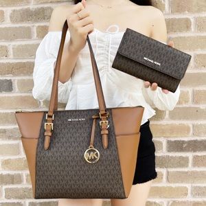 Bundle🥰NWT Michael Kors Tote Signature & wallet